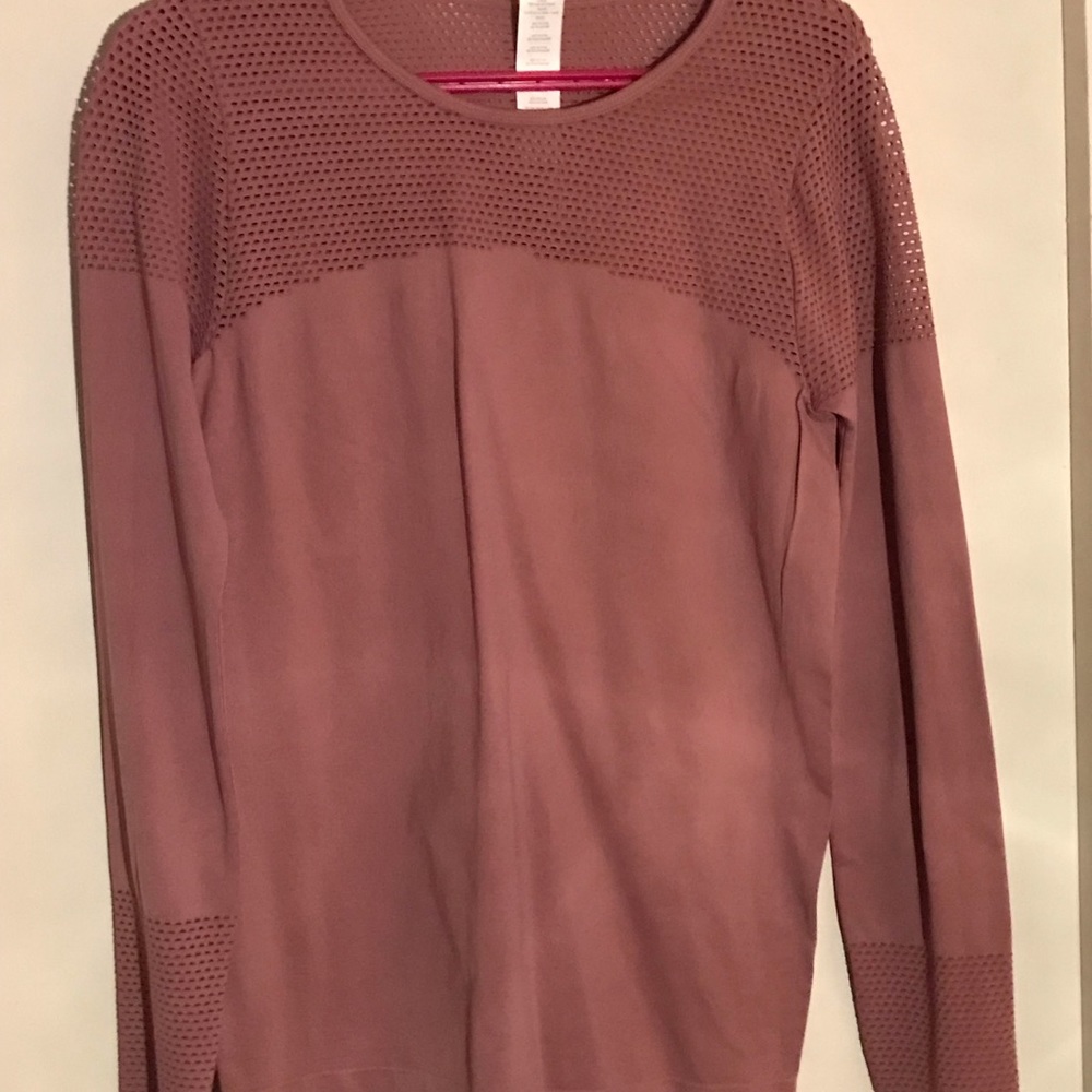 Nice top with lots of mesh to keep you cool.
